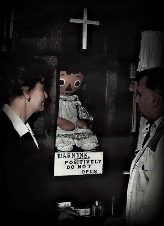 Búp bê Annabelle