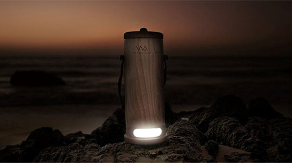 WaterLight - Đèn xách tay có thể sạc bằng nước muối hoặc nước tiểu