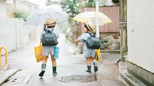 Nghiên cứu mới cho thấy: Trẻ Nhật Bản có dáng đi khác các nước