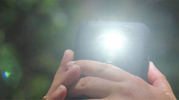 Hãy ngừng sử dụng điện thoại của bạn làm đèn pin