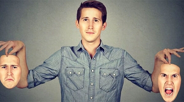 Nhà tâm lý học cho biết: Thực ra bạn xấu hơn 30% so với trong gương, đừng ảo tưởng mỗi khi “selfie” nữa!