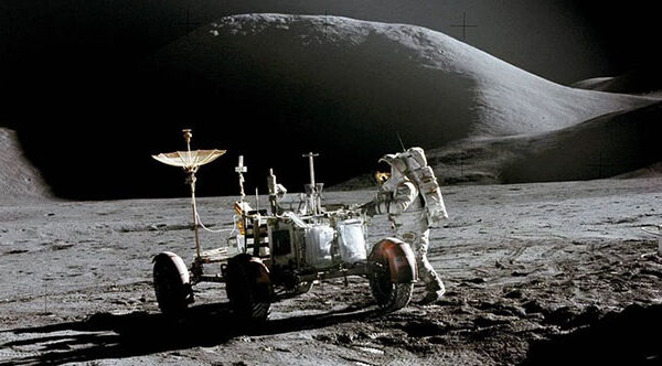 Căn bệnh lạ ảnh hưởng đến tất cả những người từng đặt chân đến Mặt trăng