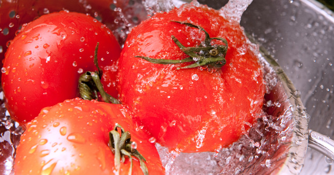 Mách bạn những cách tốt nhất để loại bỏ thuốc trừ sâu, hóa chất độc hại trên rau củ