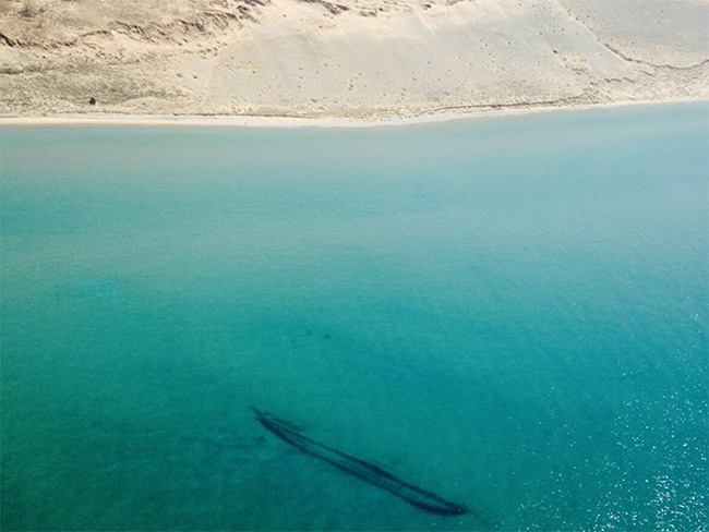 Con tàu James McBride bị mất tích trong một cơn bão năm 1857 trên hồ Erie.