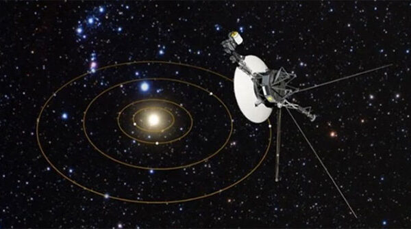 Tàu Voyager 1 trục trặc khi bay cách Trái đất 24 tỷ km