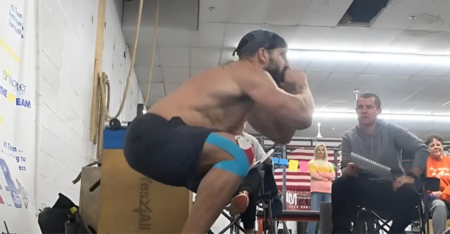 Người đàn ông lập kỷ lục thế giới khi squat 26.000 lần trong 24 giờ