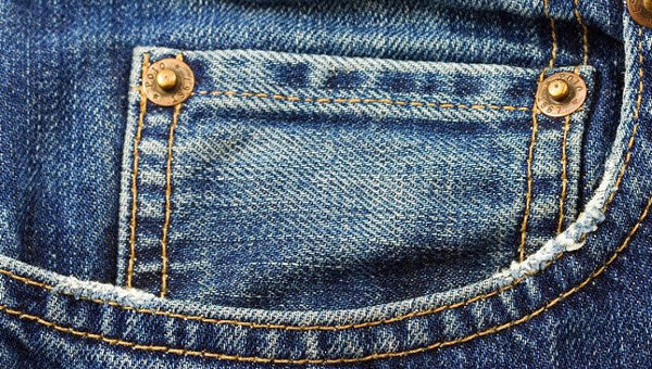 Túi nhỏ trên quần jean dùng để đựng gì?