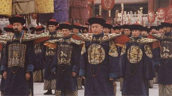 Chiêu "lạ" của triều đình giúp quan lại thời xưa chống đói khi thiết triều
