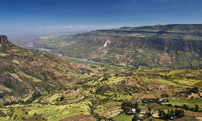 thung-lung-tach-gian-lon Cánh đồng ở Thung lũng Tách giãn Lớn của Ethiopia, một phần của Đới tách giãn Đông Phi.