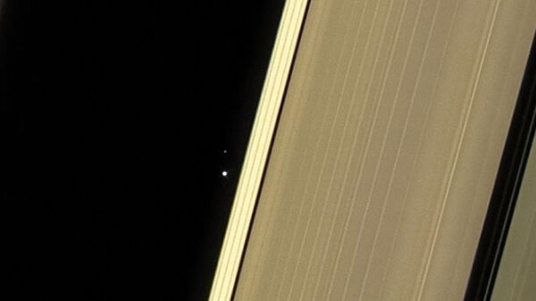 Cách xa 1,4 tỷ km, tàu tỷ đô của NASA gửi về bức ảnh bí ẩn khiến giới khoa học sửng sốt