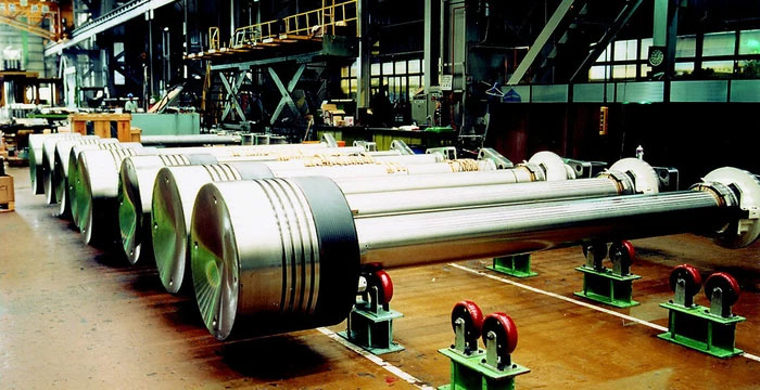 Riêng trục cam của khối động cơ này đã có trọng lượng lên tới 300 tấn.