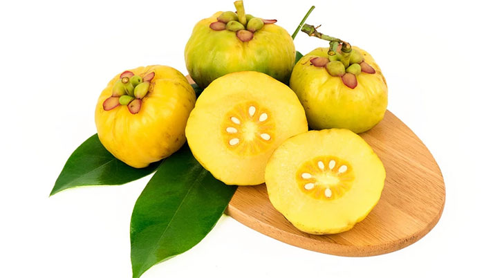 qua-bua-3 Ăn quá nhiều bứa có thể gây buồn nôn, nhức đầu.