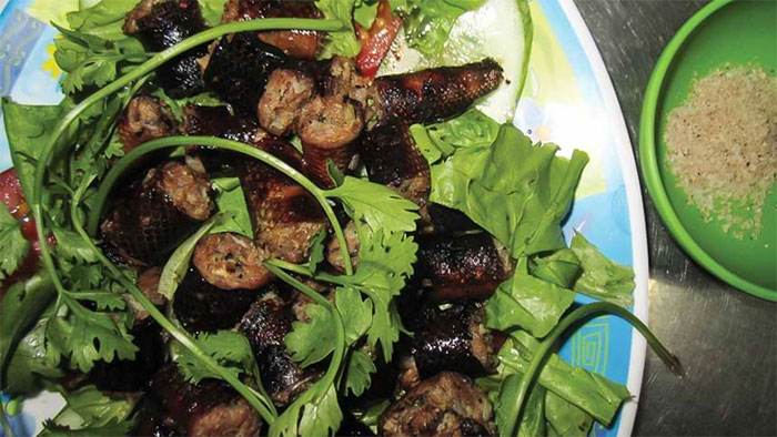 doi-tran-nuong Một đĩa dồi trăn nướng