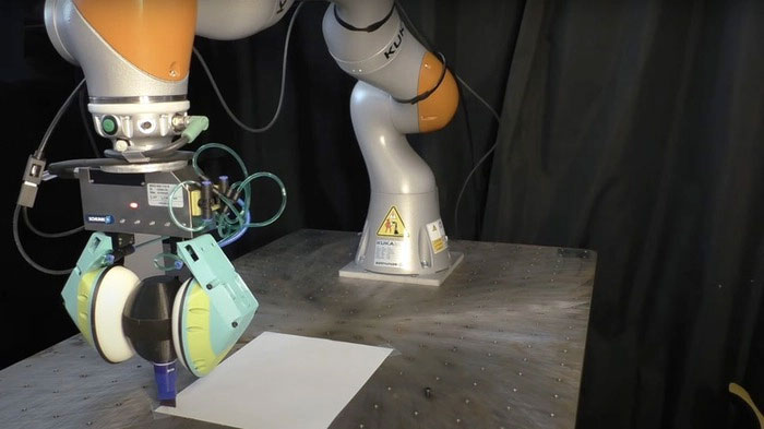 robot-co-cam-giac-cham Robot có cảm giác chạm