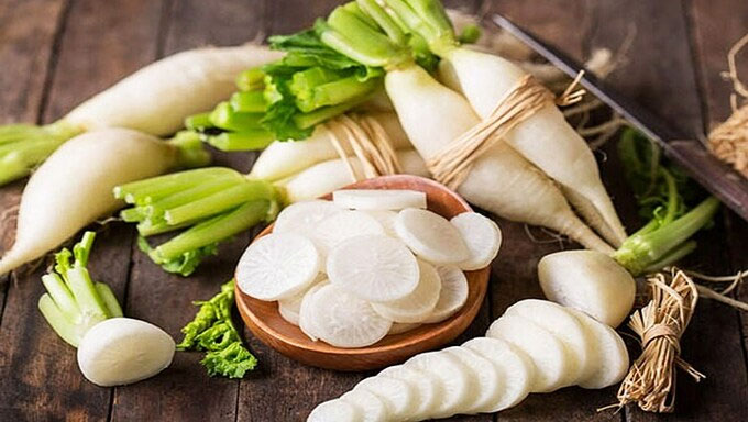 cu-cai-2 Củ cải trắng chứa nhiều vitamin C, giúp cải thiện chức năng gan.