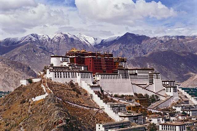 cung-dien-potala-1 Trong lịch sử, cung điện Potala được canh giữ rất nghiêm ngặt.