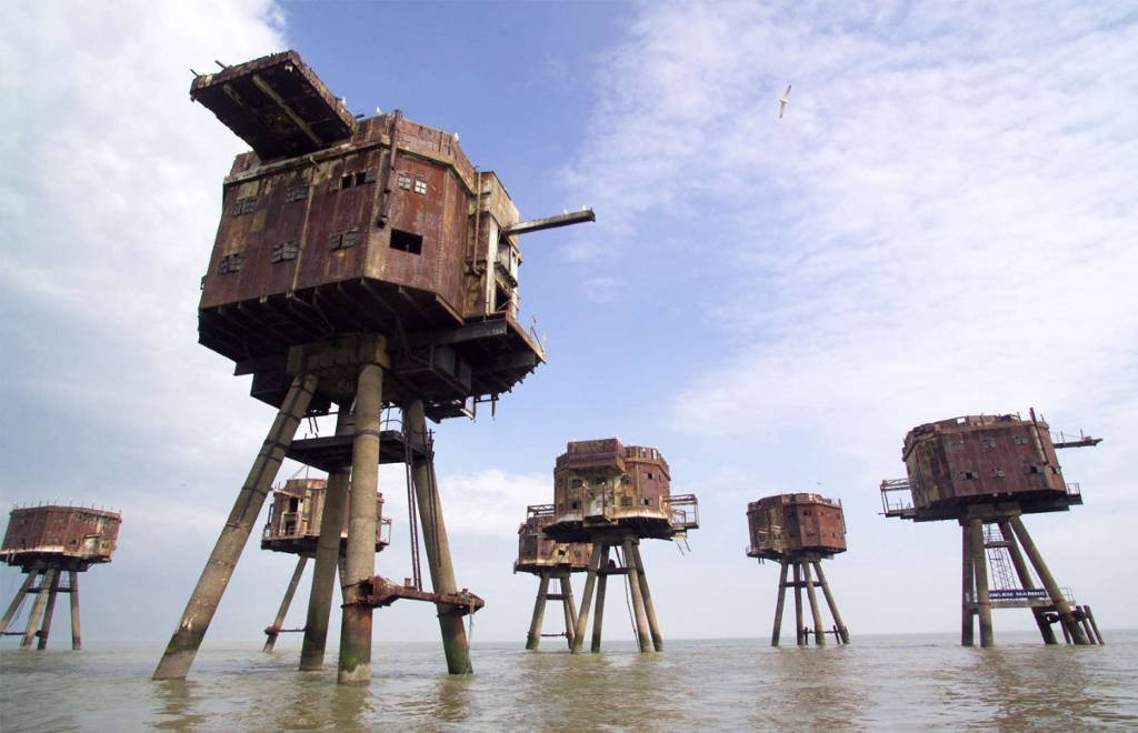 Pháo đài Maunsell tọa lạc trong các cửa sông Thames và Mersey của Anh từng bảo vệ quốc gia này trước những cuộc không kích của phát xít Đức trong Chiến tranh thế giới 2.